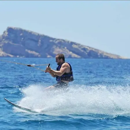 بيت شباب Welcome Beach بينايدورم